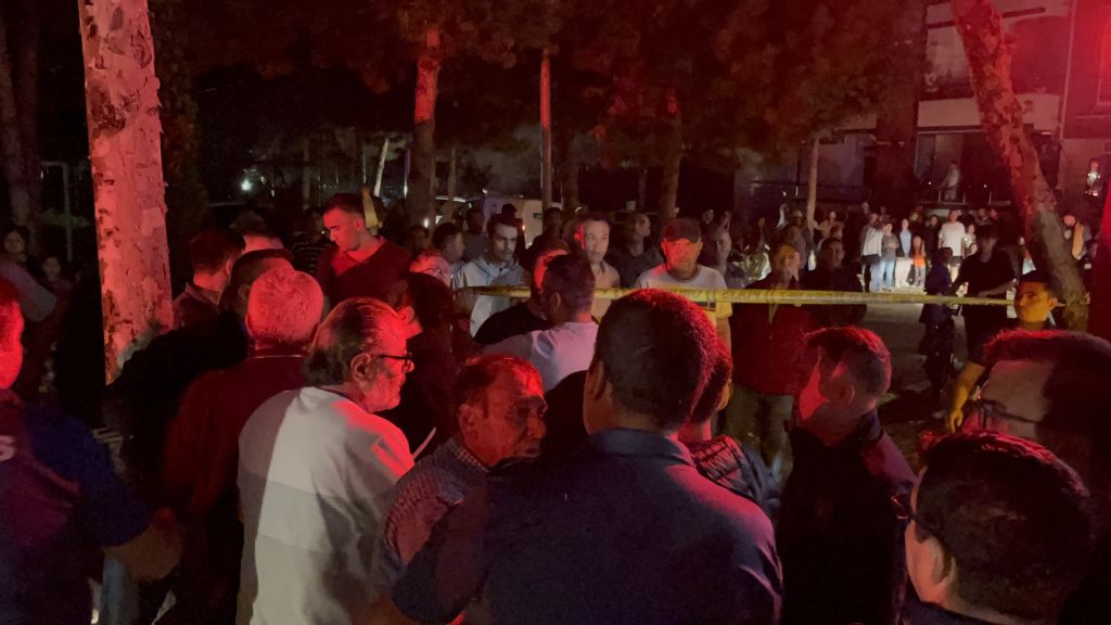 YILDIRIM DÜŞEN EVİN ÇATISI ALEV ALEV YANDI