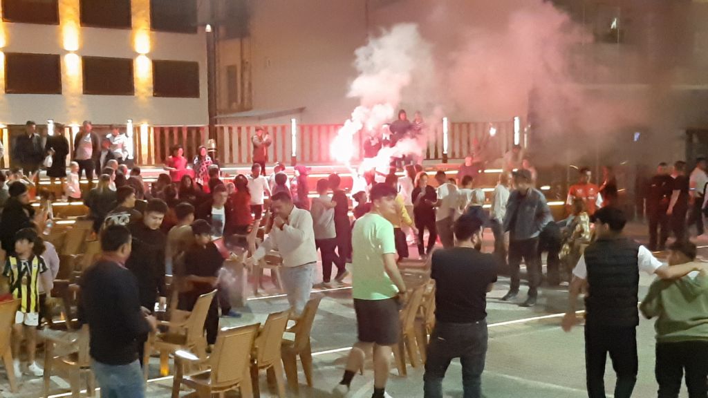 YÜZLERCE KİŞİ TEK YÜREK OLDU