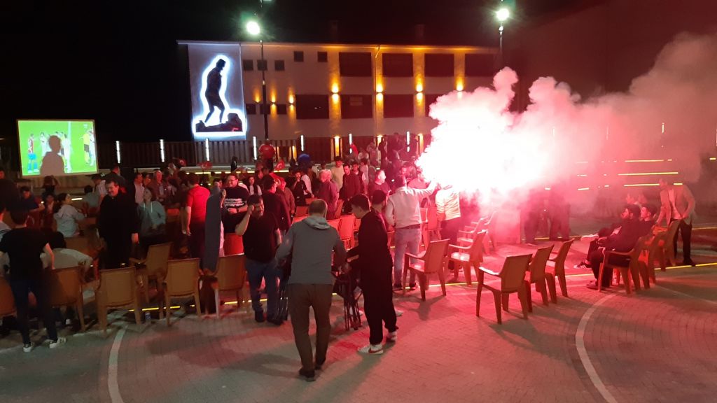 YÜZLERCE KİŞİ TEK YÜREK OLDU