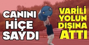 CANINI HİÇE SAYARAK TRAFİĞİ TEHLİKEYE DÜŞÜREN VARİLİ YOLUN DIŞINA ATTI