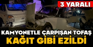 KAMYONETLE ÇARPIŞAN TOFAŞ KAĞIT GİBİ EZİLDİ: 3 YARALI