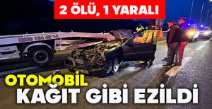 OTOMOBİL KAĞIT GİBİ EZİLDİ: 2 ÖLÜ, 1 YARALI