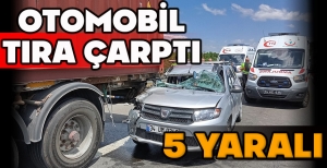 TEM'DE OTOMOBİL TIRA ÇARPTI: 5 YARALI
