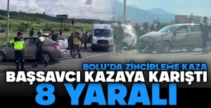 BAŞSAVCIYI TAŞIYAN AMBULANS KAZA YAPTI.. 8 KİŞİ YARALANDI...
