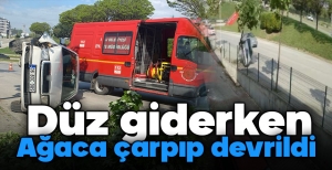 BOLU'DA AĞACA ÇARPAN ARAÇ DEVRİLDİ...