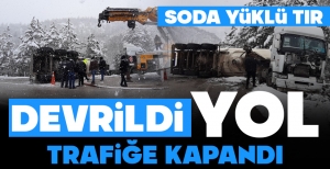 BOLU'DA SODA YÜKLÜ TIR, DEVRİLDİ...
