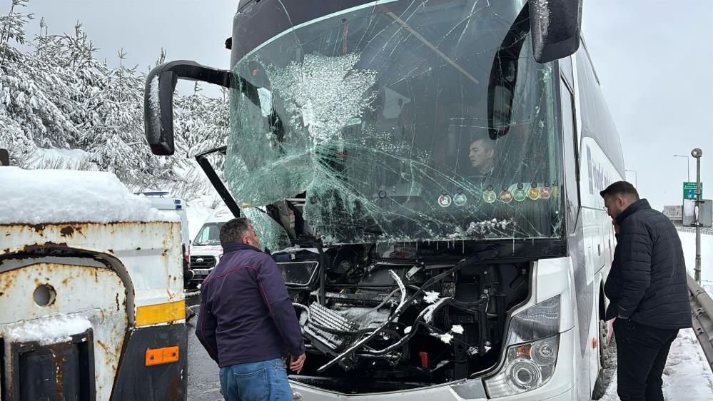 10 ARAÇ BİRBİRİNE GİRDİ, 10 KİŞİ YARALANDI....