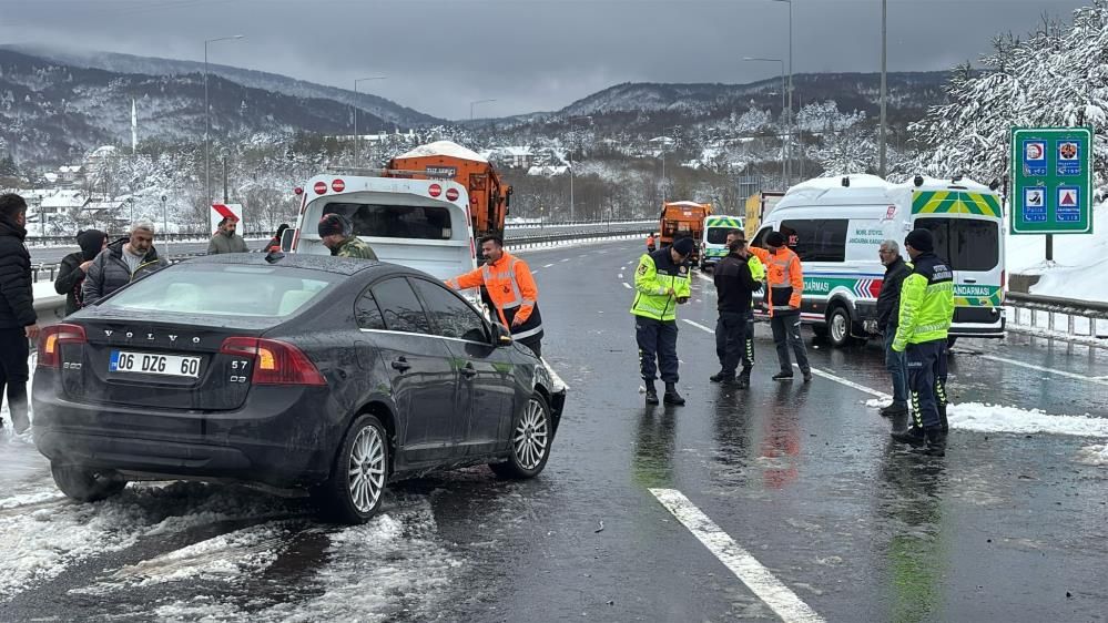 10 ARAÇ BİRBİRİNE GİRDİ, 10 KİŞİ YARALANDI....
