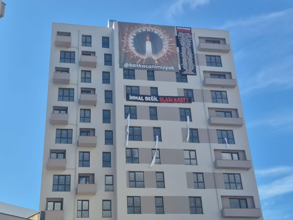 BEYAZ ÇARŞAFLI ADALET ARAYIŞI... RIFAT DOĞAN'IN ACISI DİNMİYOR...