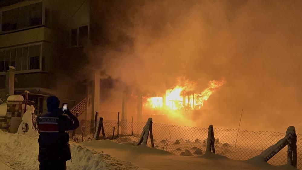 BOLU'DA ALEVLER GÖKYÜNÜZÜ AYDINLATTI....