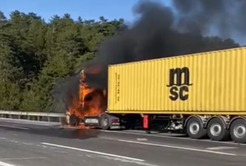 BOLU'DA BİR TIR ALEV ALEV YANDI...