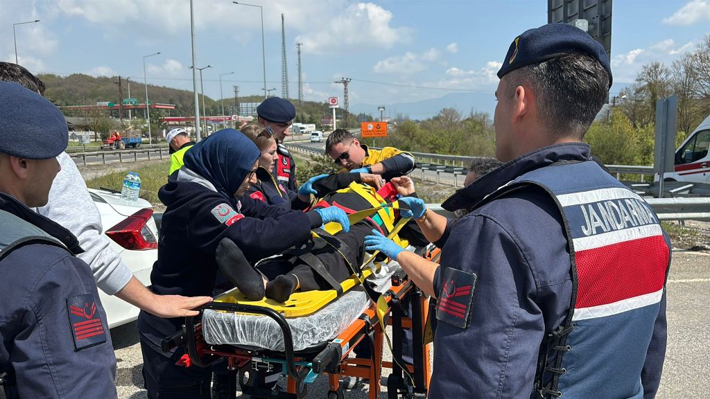 BOLU'DA FECİ KAZA... 10 KİŞİ YARALANDI....