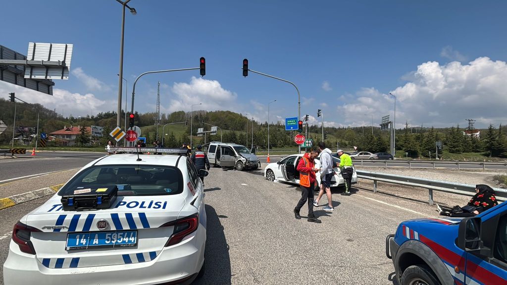 BOLU'DA FECİ KAZA... 10 KİŞİ YARALANDI....