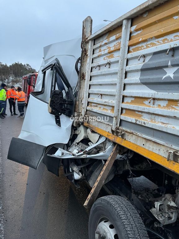 BOLU'DA FECİ KAZA... MİNİBÜS TIRA ÇARPTI... ACI HABER