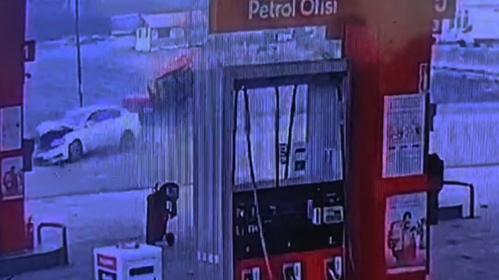 BOLU'DA FECİ KAZA... TRAKTÖRÜN DİNGİLLERİ KOPTU... 2 YARALI