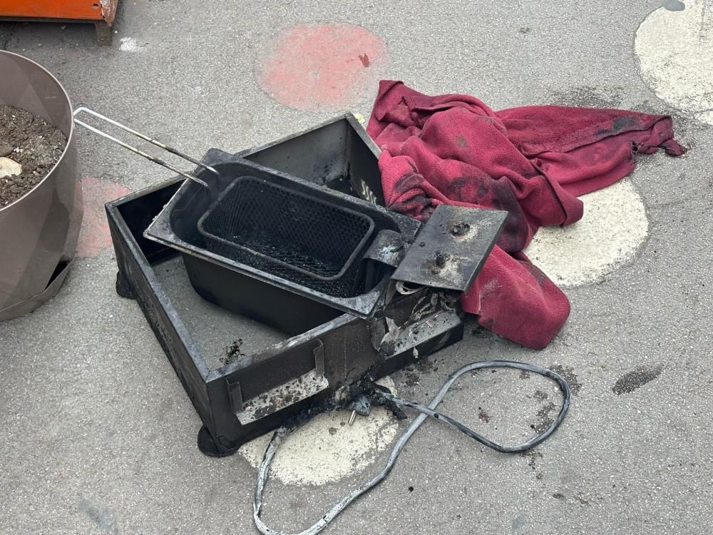 BOLU'DA KAFELER SOKAĞINDA FACİADAN DÖNÜLDÜ