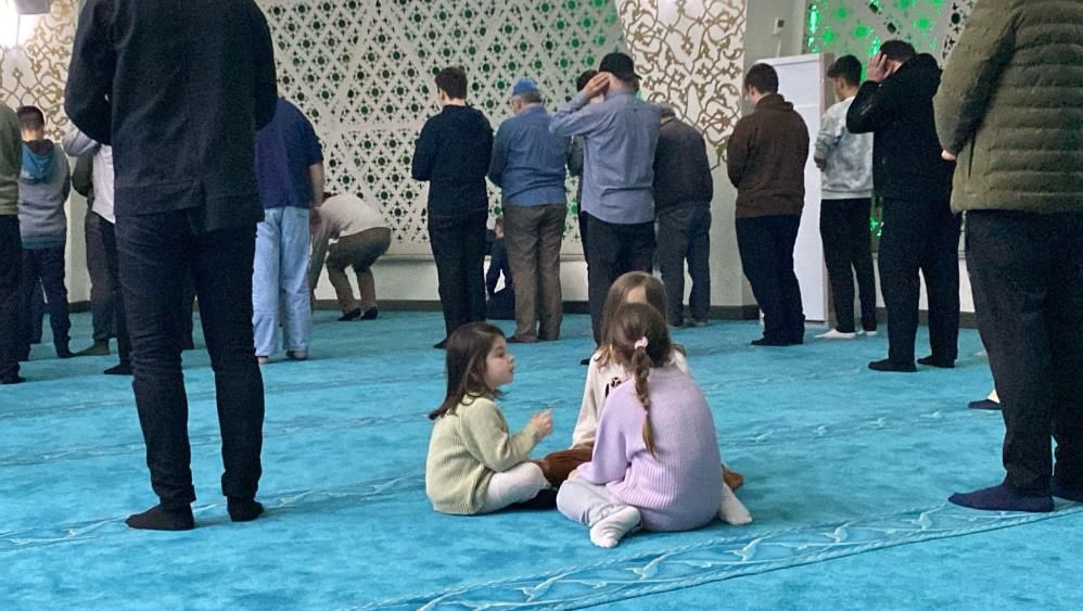 CAMİLER DOLDU TAŞTI...