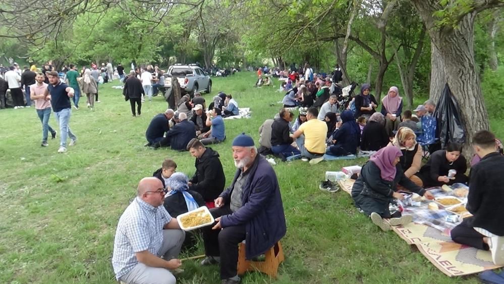 HACET BAYRAMINDA YARIM TON ET KAVRULDU....