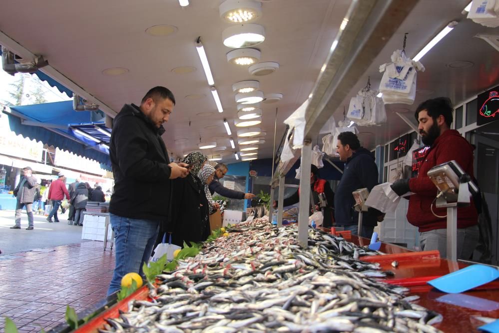 TEZGAHTA HAMSİ KITLIĞI....