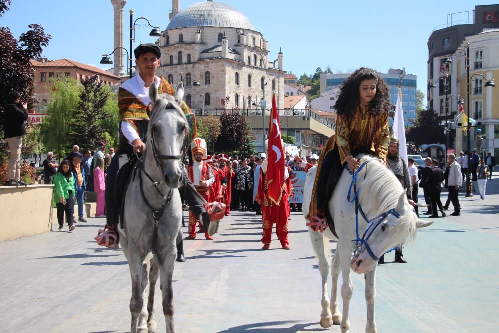 TÜRK MUTFAĞI GÜNLERİNDE RENKLİ GÖRÜNTÜLER...