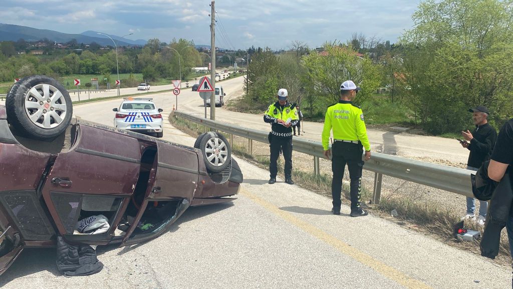 ÜNİVERSİTE YOLUNDA TAKLA ATTI... BURNU BİLE KANAMADI