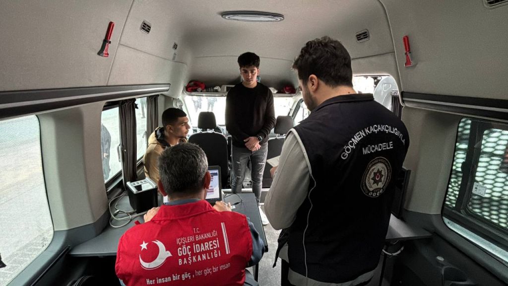 YABANCI UYRUKLULAR TEK TEK DENETLENİYOR