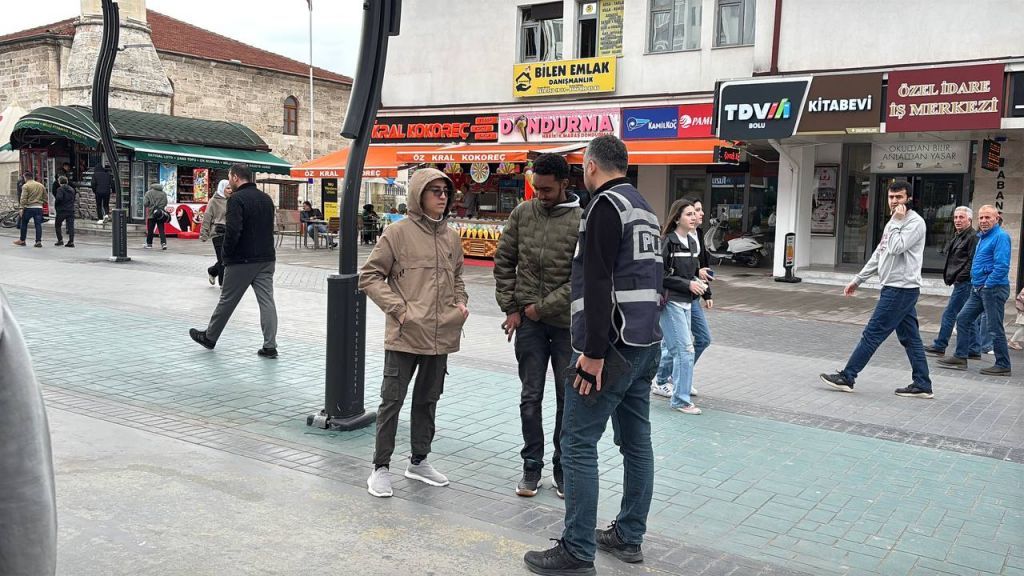 YABANCI UYRUKLULAR TEK TEK DENETLENİYOR