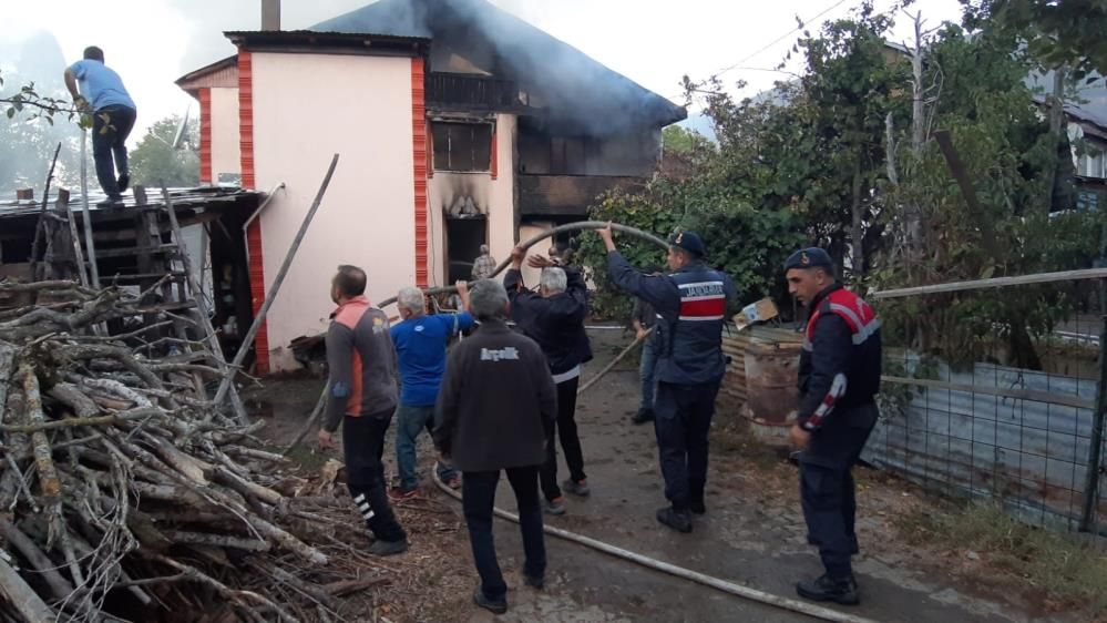 KARI KOCA FECİ YANGINDA HAYATINI KAYBETTİ...