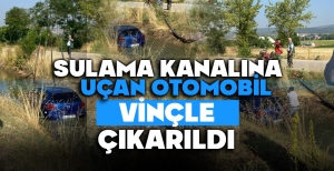 SULAMA KANALINA UÇAN OTOMOBİL VİNÇLE ÇIKARILDI