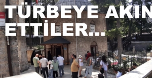 VATANDAŞLAR TÜRBEYE AKIN ETTİ....