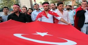 500 KİŞİ TERÖRÜ LANETLEDİ!