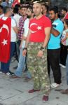 500 KİŞİ TERÖRÜ LANETLEDİ!