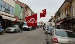 DÖRTDİVAN BAYRAKLARLA DONATILDI!