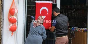 DÖRTDİVAN BAYRAKLARLA DONATILDI!