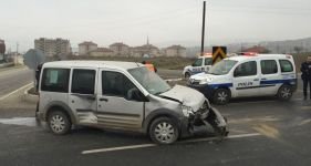 KAVŞAKTA KAFA KAFAYA ÇARPIŞTILAR