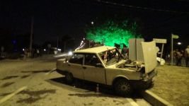 KAVŞAKTAN ÇIKAN OTOMOBİLE ÇARPTI