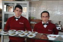 OTOBÜS MOLA VERDİ, GARSONLAR KURTARDI!