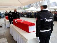 ŞEHİT POLİSLERİMİZ GÖZYAŞLARIYLA TOPRAĞA VERİLDİ