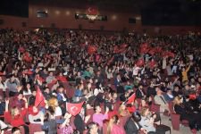 ÜLKÜCÜLERDEN MUHTEŞEM GECE