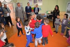 VALİ ÖĞRENCİLERLE KEYİFLİ DAKİKALAR GEÇİRDİ