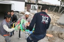 4. KATTAN ASANSÖR BOŞLUĞUNA DÜŞTÜ