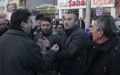 ADANADEMİSPORLULAR KAHVEHANEYE SALDIRDI