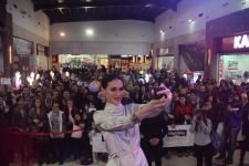 AYŞE HATUN HİGHWAY'DE HAYRANLARIYLA BULUŞTU