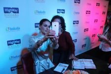 AYŞE HATUN HİGHWAY'DE HAYRANLARIYLA BULUŞTU