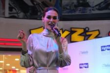 AYŞE HATUN HİGHWAY'DE HAYRANLARIYLA BULUŞTU