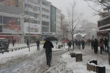 BOLU YENİ YILIN İLK GÜNÜNDE BEMBEYAZ OLDU