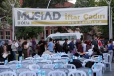 BU SOFRADA KİMSENİN ÜSTÜNLÜĞÜ YOK...