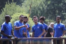 ÇOCUKLAR GİBİ EĞLENDİLER