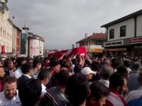 DARBECİLERİN ÖLDÜRDÜĞÜ GENÇ TOPRAĞA VERİLDİ