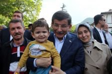 DAVUTOĞLU ÇİFTİNE SEVGİ SELİ...